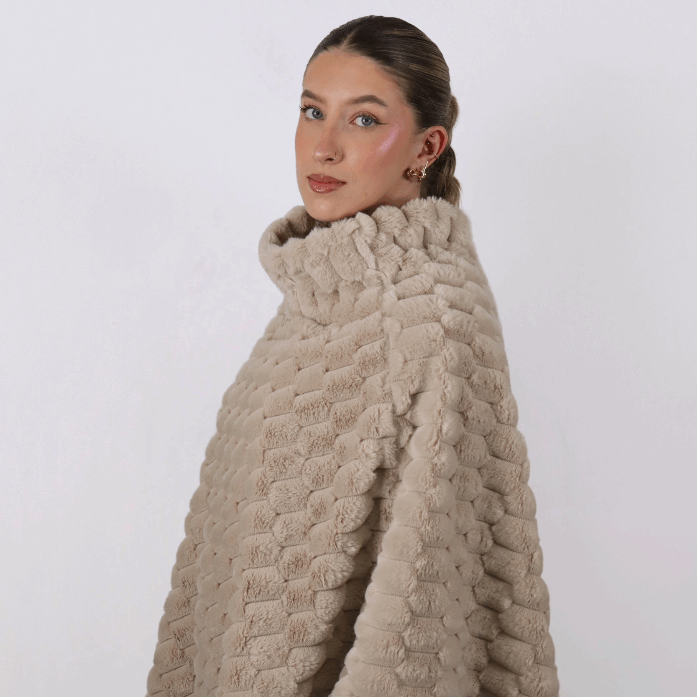 SIS WarmElegance – Poncho d’Hiver Beige