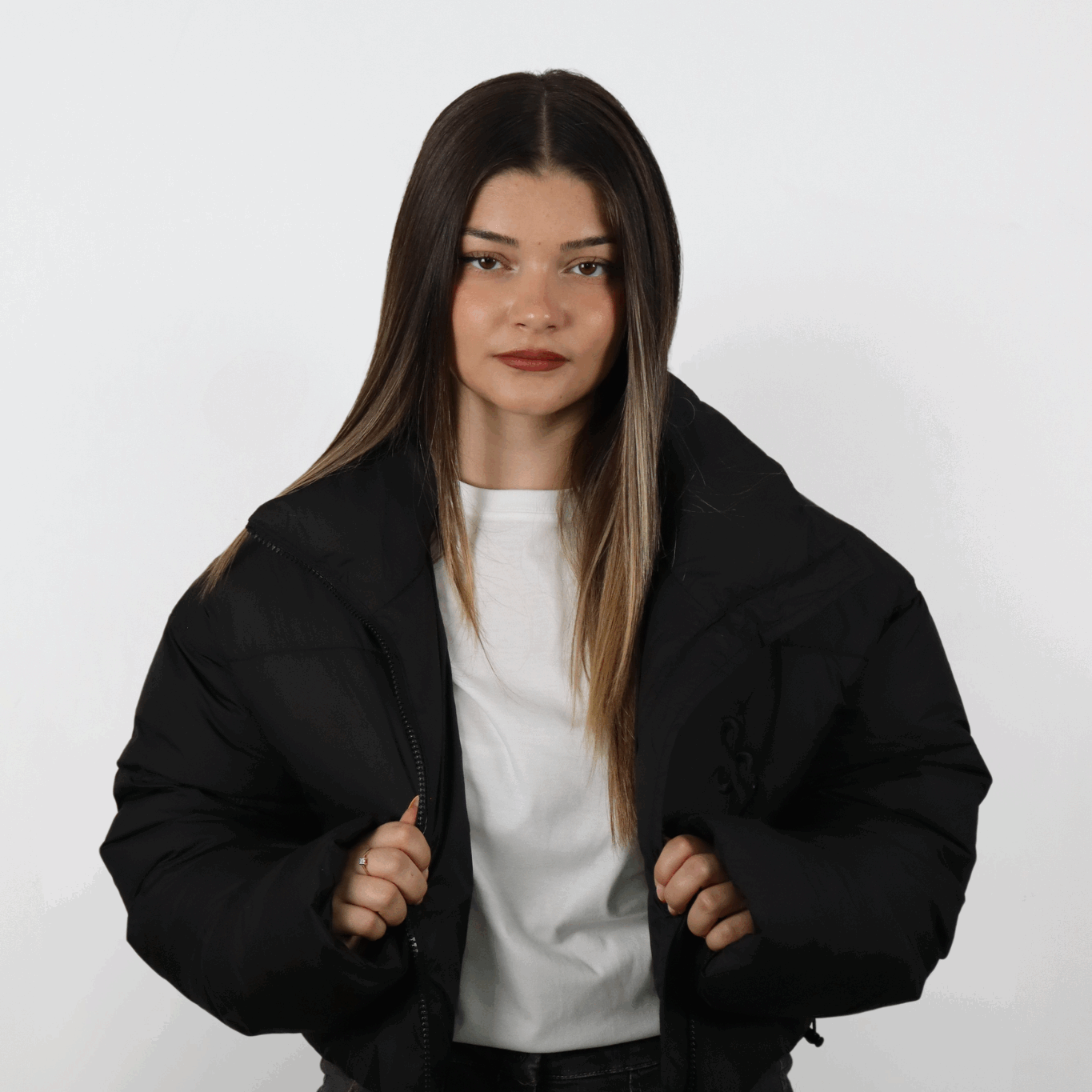 SIS BlackNova – Doudoune Noire Coupe Courte